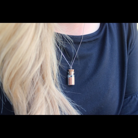 Sand Bottle Necklace - Picture 4 of 5